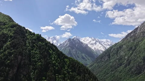 Clouds moving over mountain range timelapse Stock-Footage 318868177