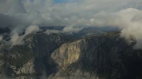 Clouds Moving over Peaks 動画素材 88889623