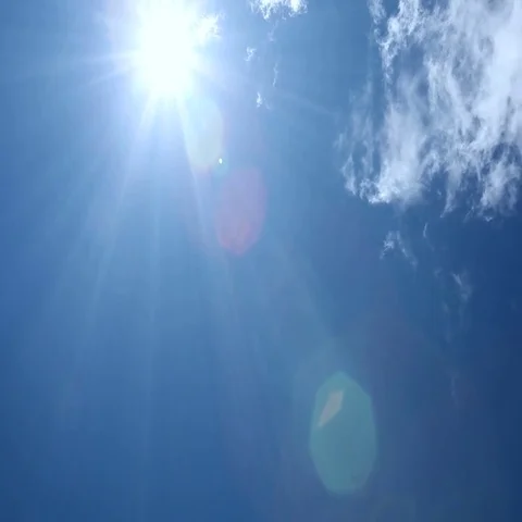 Clouds moving quickly over the sun 動画素材 69557634