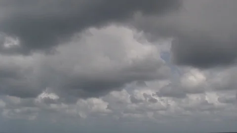 Clouds moving slowly on cloudy sky Vidéo 92204474