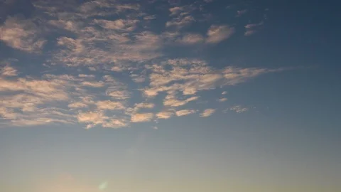 Clouds moving slowly in the sky time lapse23 Stockbeeldmateriaal 120147270