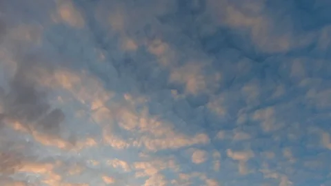 Clouds moving slowly in the sky time lapse21 Stockbeeldmateriaal 120147312