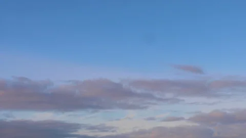Clouds moving slowly in the sky time lapse134 Stockbeeldmateriaal 121001241