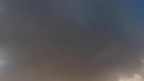 Clouds moving slowly in the sky time lapse200 Stockbeeldmateriaal 121603188