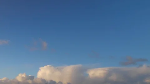 Clouds moving slowly in the sky time lapse196 Stockbeeldmateriaal 121603309