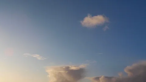 Clouds moving slowly in the sky time lapse194 Stockbeeldmateriaal 121603526