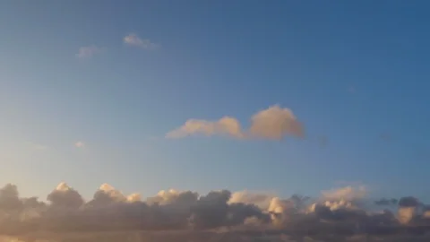 Clouds moving slowly in the sky time lapse192 Stockbeeldmateriaal 121603586