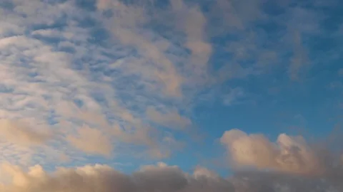 Clouds moving slowly in the sky time lapse Stockbeeldmateriaal 123517101