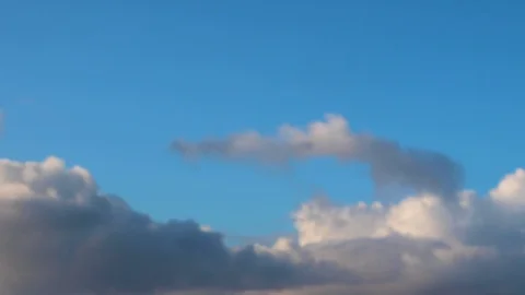 Clouds moving slowly in the sky time lapse Video stock 124094667