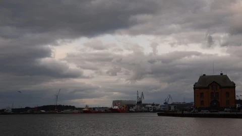 Clouds moving slowly in the sky, time lapse movie Stockbeeldmateriaal 126940165