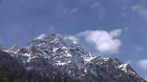 Clouds moving on top of the Himalayas 스톡 동영상 10787578