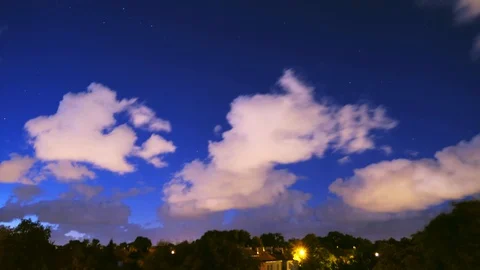 Clouds on a Night Sky Time Lapse 動画素材 94650247