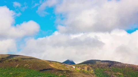 Clouds in Norwegian mountains. Video stock 78721451