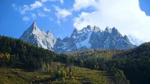 Clouds over Aiguille du Grépon Stockbeeldmateriaal 127909904