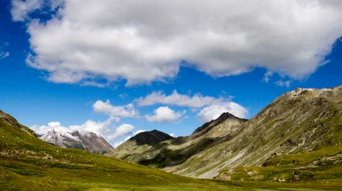 Clouds over alpine mountains time lapse Stockbeeldmateriaal 68910442
