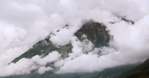 Clouds over Alps Time Lapse Видео 90267471