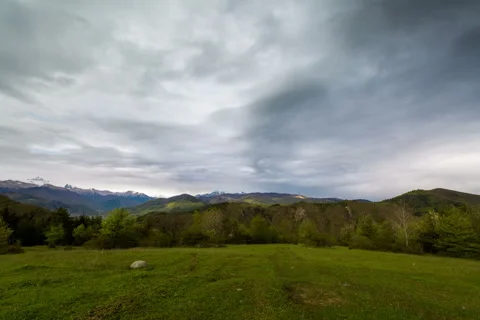 Clouds over the ancient city in the mountains. 스톡 동영상 50598518