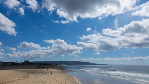Clouds Over beach 스톡 동영상 100298793