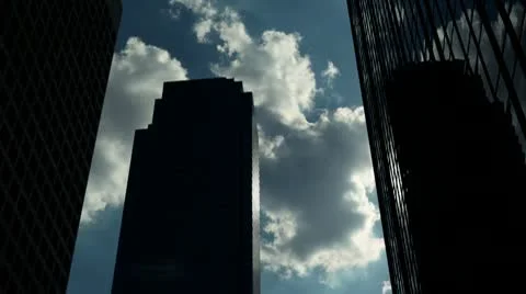 Clouds over buildings 스톡 동영상 8989824