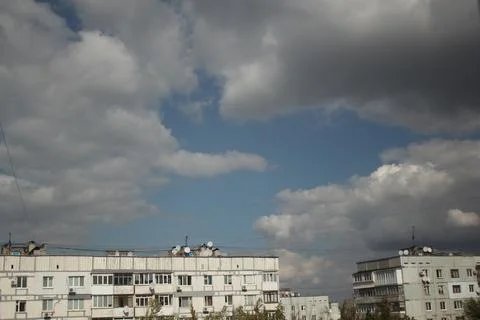 Clouds over the city Foto stock