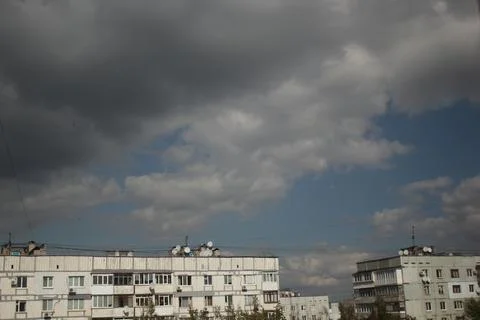 Clouds over the city Foto stock