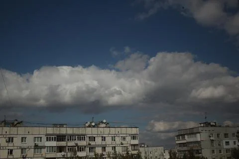 Clouds over the city Foto stock