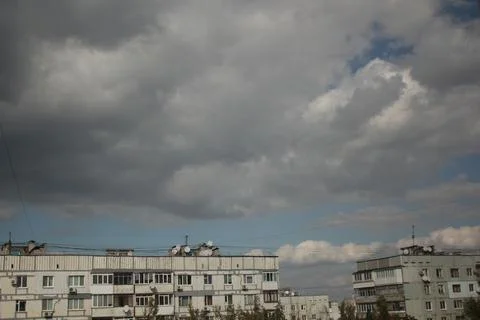 Clouds over the city Foto stock
