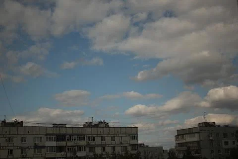 Clouds over the city Foto stock