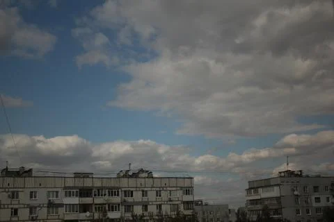 Clouds over the city Foto stock
