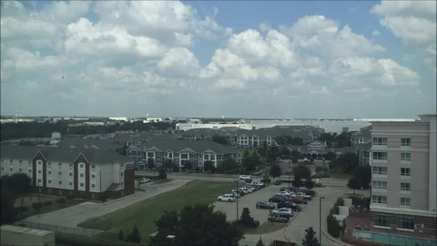 Clouds over commercial buildings timelapse 32x 스톡 동영상 80314095