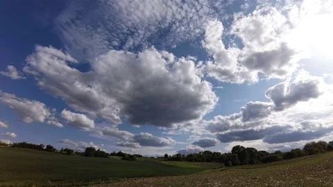 Clouds Over The Countryside Stockbeeldmateriaal 196702207