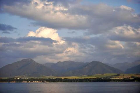 Clouds over dam Foto stock