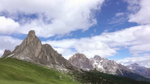 Clouds over the Dolomites. Time Lapse 動画素材 106454028