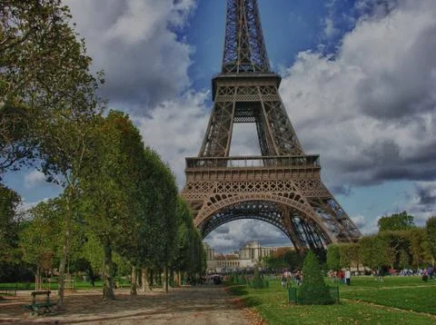 Clouds over Eiffel Tower in Paris Fotos Stock