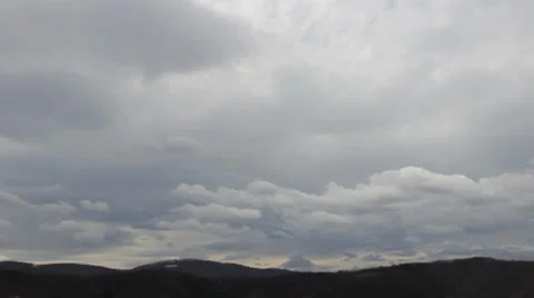 Clouds over hills timelapse Stockbeeldmateriaal 22561992