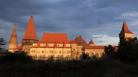 Clouds over Hunedoara Castle Video stock 46211121