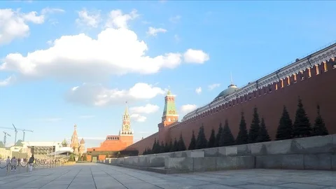 Clouds over Kremlin walls on summer day timelapse 動画素材 82984142