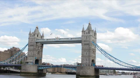Clouds over London Bridge Video stock 47027920