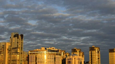 Clouds over a Modern City (TIME-LAPSE) Vídeo Stock 7728655