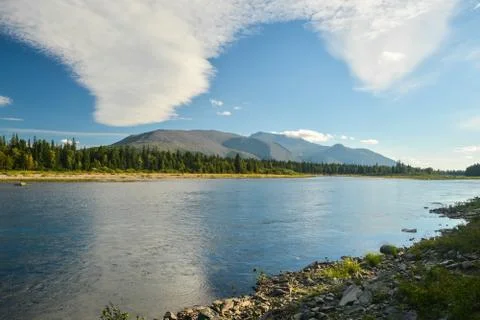 Clouds over Mount Telposiz are reflected in the Schugor River. Stock-Fotos