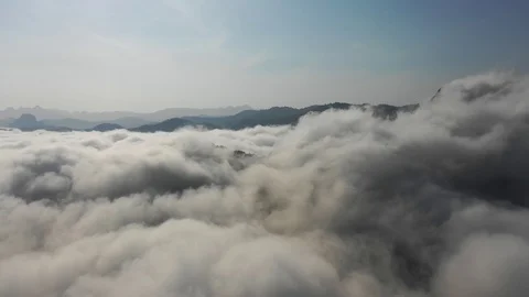 Clouds over mountain rainforest 스톡 동영상 102087031