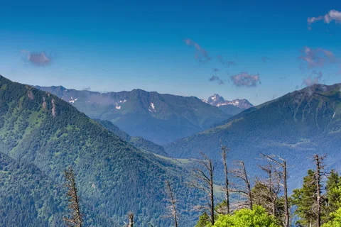 Clouds over the mountains. Vidéo 52631657