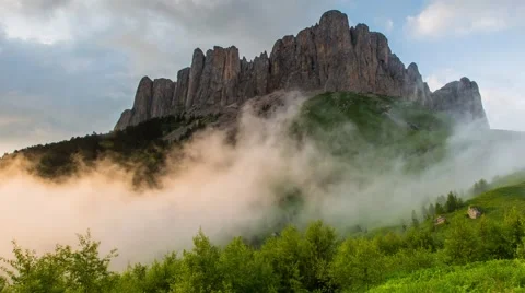 Clouds over the mountayn Big Thach. 動画素材 52584638