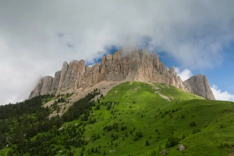 Clouds over the mountayn Big Thach. Stock Footage 52587161