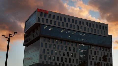 Clouds over Netflix  Vídeo Stock 111298765