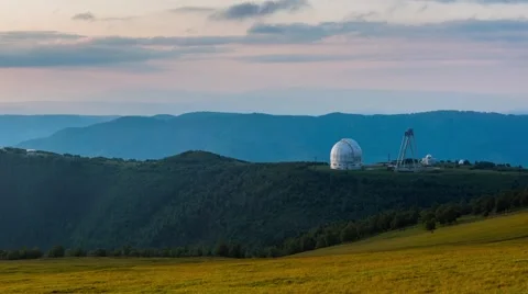 The clouds over the observatory in the mountains. 스톡 동영상 52630994