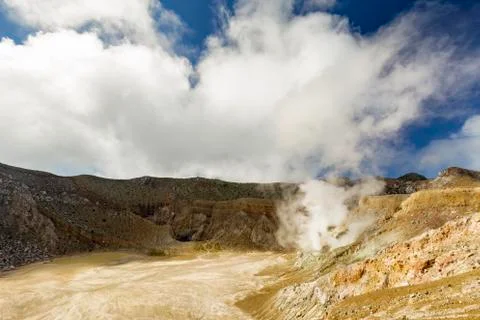 Clouds over the summit of Mount Egon Foto stock