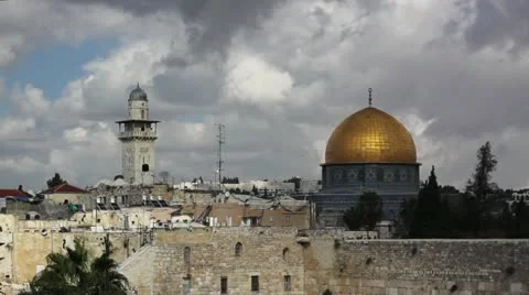 Clouds over the wailing wall and mosque of Al-aqsa (Dome of the Rock) Stock Footage 12572444