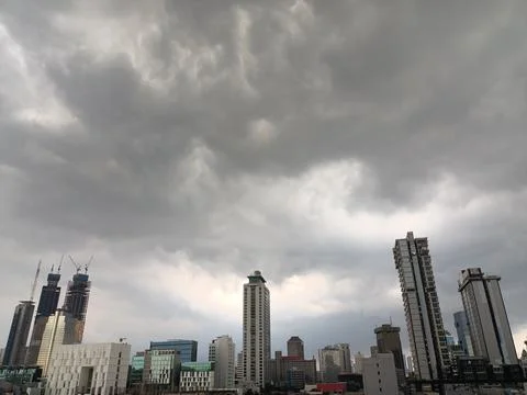 Clouds overhang the building Foto stock