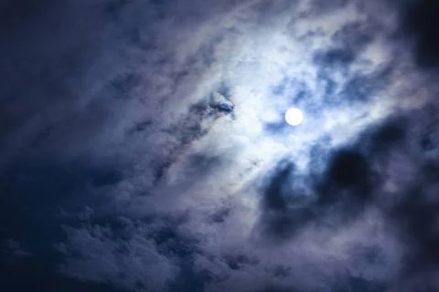  Clouds pass in front of the moon in a night sky Moon cloud and sky 3 Copy... Foto stock